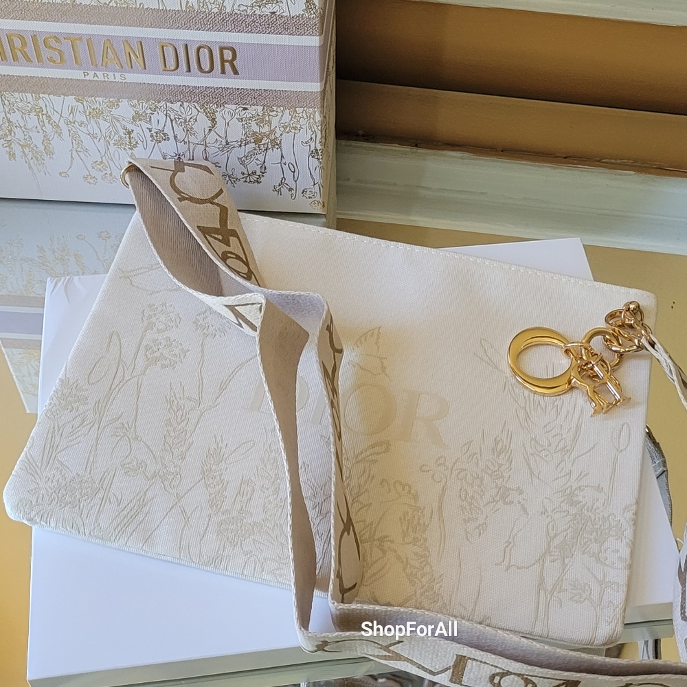 - Dior - Picture 10 of 11